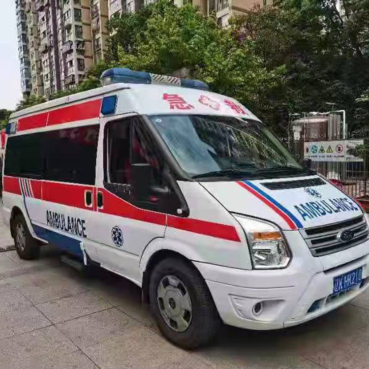 天山长途救护车护送病人返乡